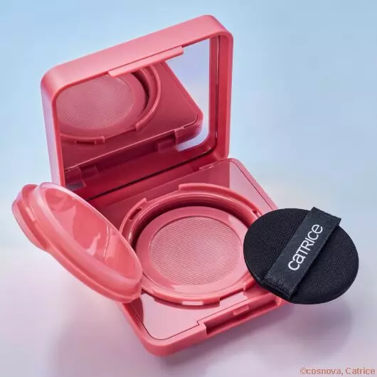 Cloud Tint Cushion Blush geöffnet aus dem Catrice Trend Drop „Glass Cloud“.