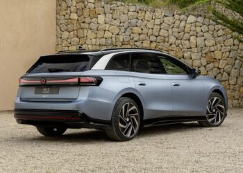 Erstmals mehr E-Autos als Benziner: März-Zahlen überraschen