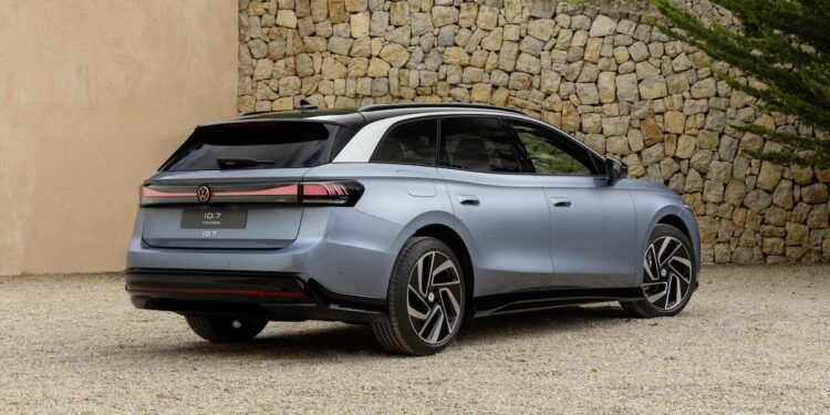 Erstmals mehr E-Autos als Benziner: März-Zahlen überraschen