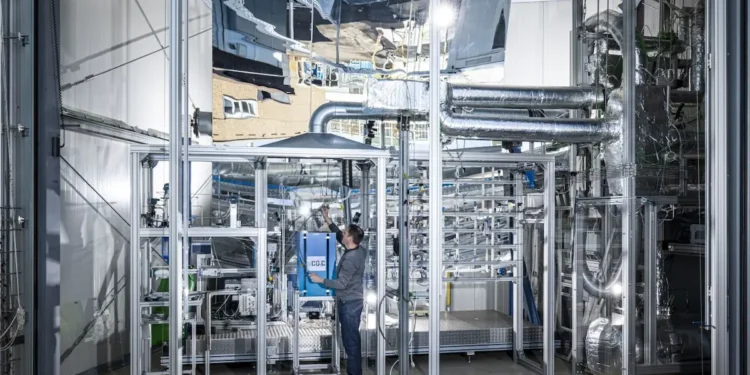 KIT-Forscher verwandeln CO2 in einen Rohstoff – per Zinnschmelze