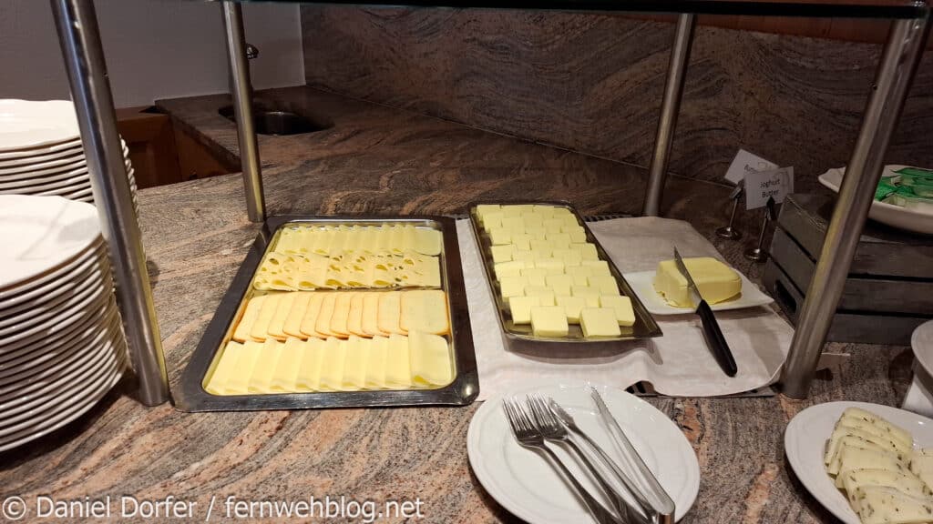Käse Frühstücksbüffet Hotel Post Kappl Tirol Österreich