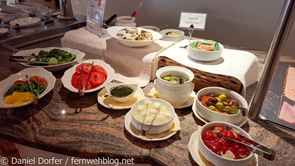 Gemüse Antipasti Frühstücksbüffet Hotel Post Kappl Tirol Österreich