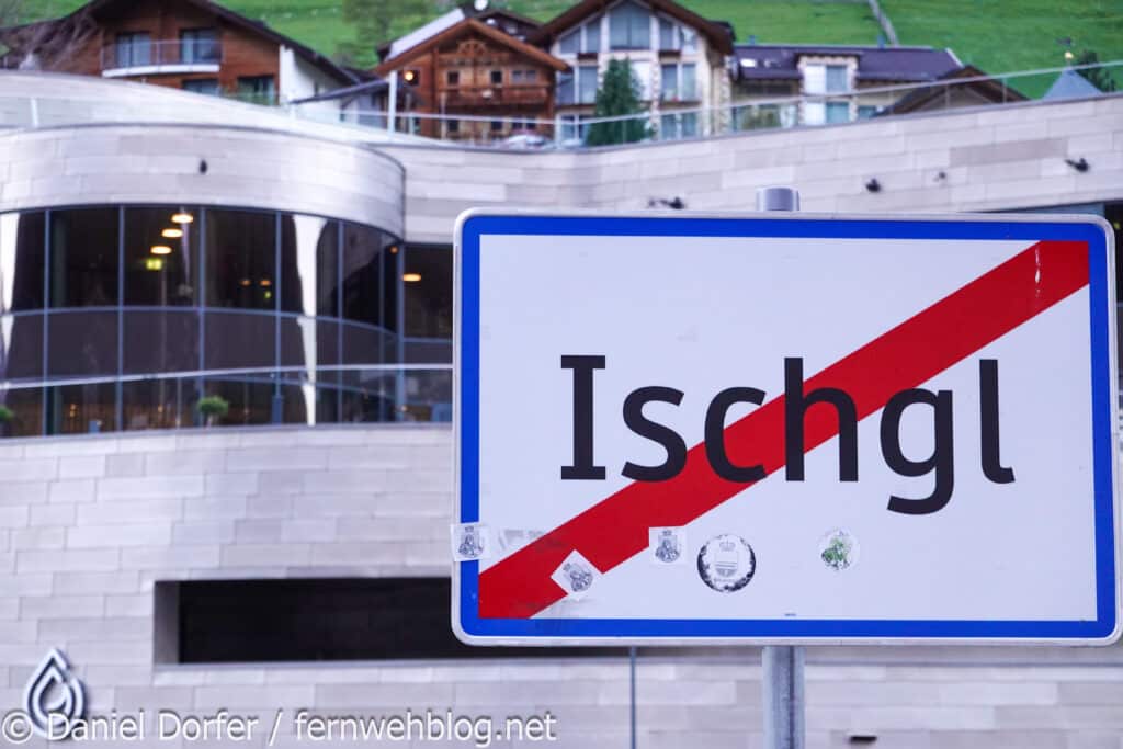 Ortsausgangsschild Ischgl bei der Heimfahrt nach dem Top of the Mountain Closing Concert 2026