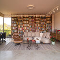 Boa Vista House / facury + guaja.cc + Thiago Bandeira - Interior Photography, Living Room, Shelving, Wood, Sofa, Lighting, Table, Chair