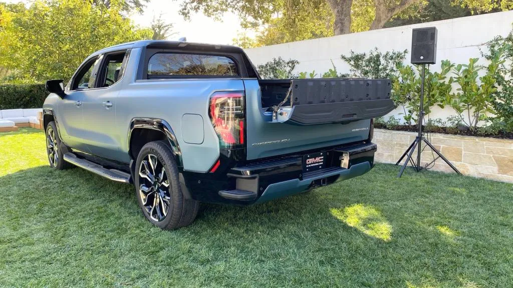 2025 GMC Sierra EV Denali 2025 GMC Sierra EV Denali