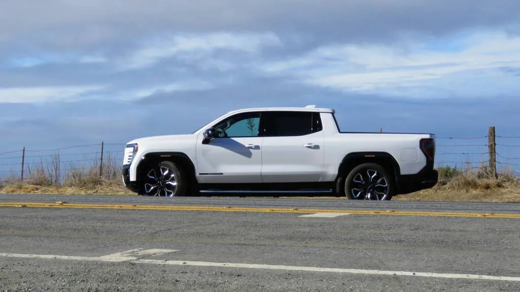 2025 GMC Sierra EV Denali 2025 GMC Sierra EV Denali