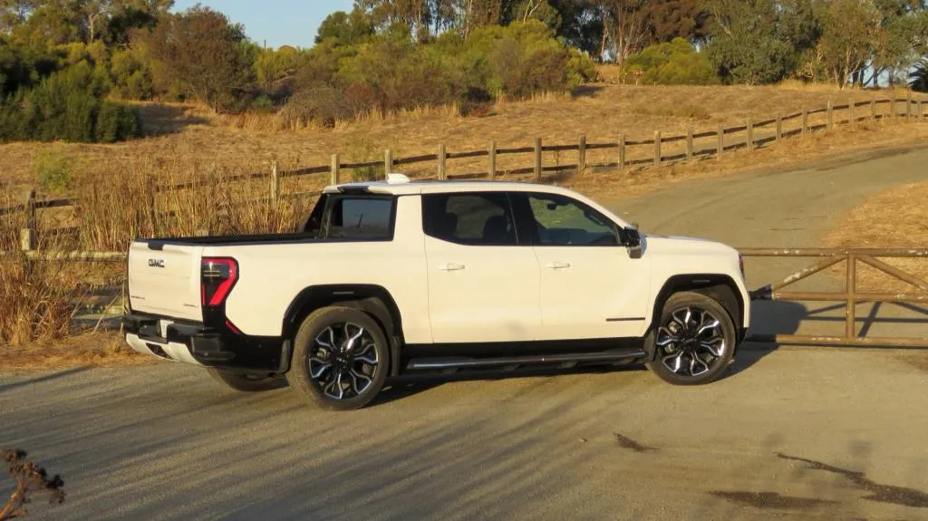 2025 GMC Sierra EV Denali 2025 GMC Sierra EV Denali