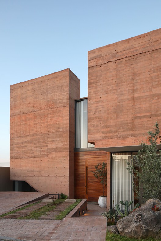 Juriquilla House / Estudio Mero - Exterior Photography, Brick