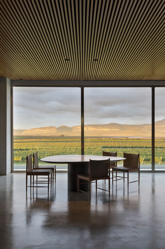 UVVA Winery / GAM Arquitetos - Interior Photography, Dining room, Chair