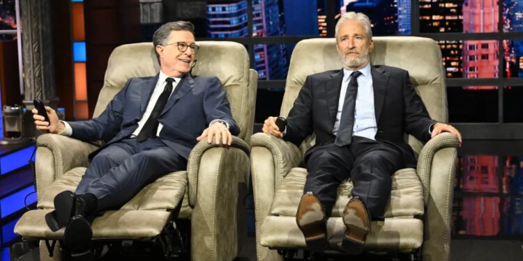 Jon Stewart Showers Stephen Colbert With Gifts on ‚The Late Show‘