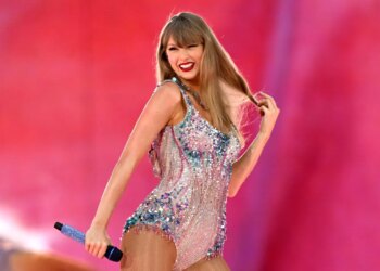 Taylor Swift Sends Gift to Young Fan After Viral Paper Airplane Video