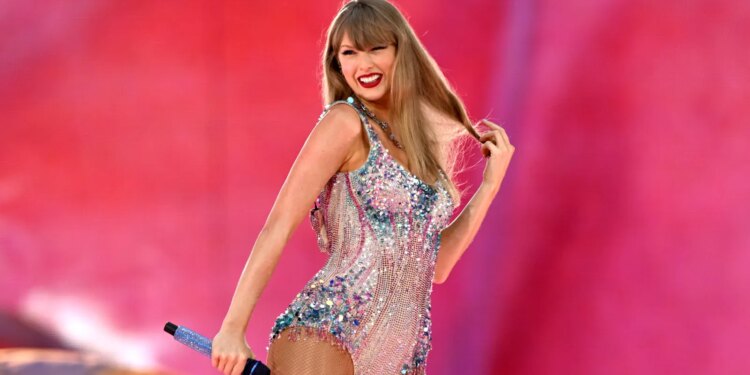 Taylor Swift Sends Gift to Young Fan After Viral Paper Airplane Video