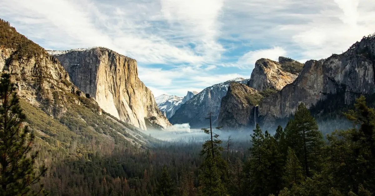 Mist settles over the mountains in Yosemite