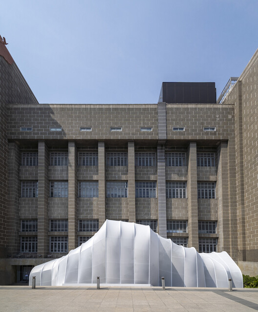 Heat as a Design Partner: Trees, Soil, and Wind Corridors as Cooling Infrastructure - Image 4 of 23