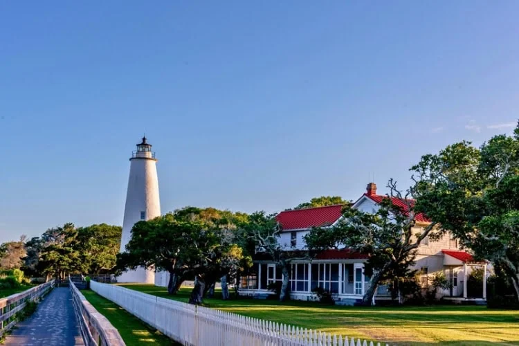 Building with a tower on Ocracoke Island, North Carolina. Photo by Barth Bailey, Unsplash