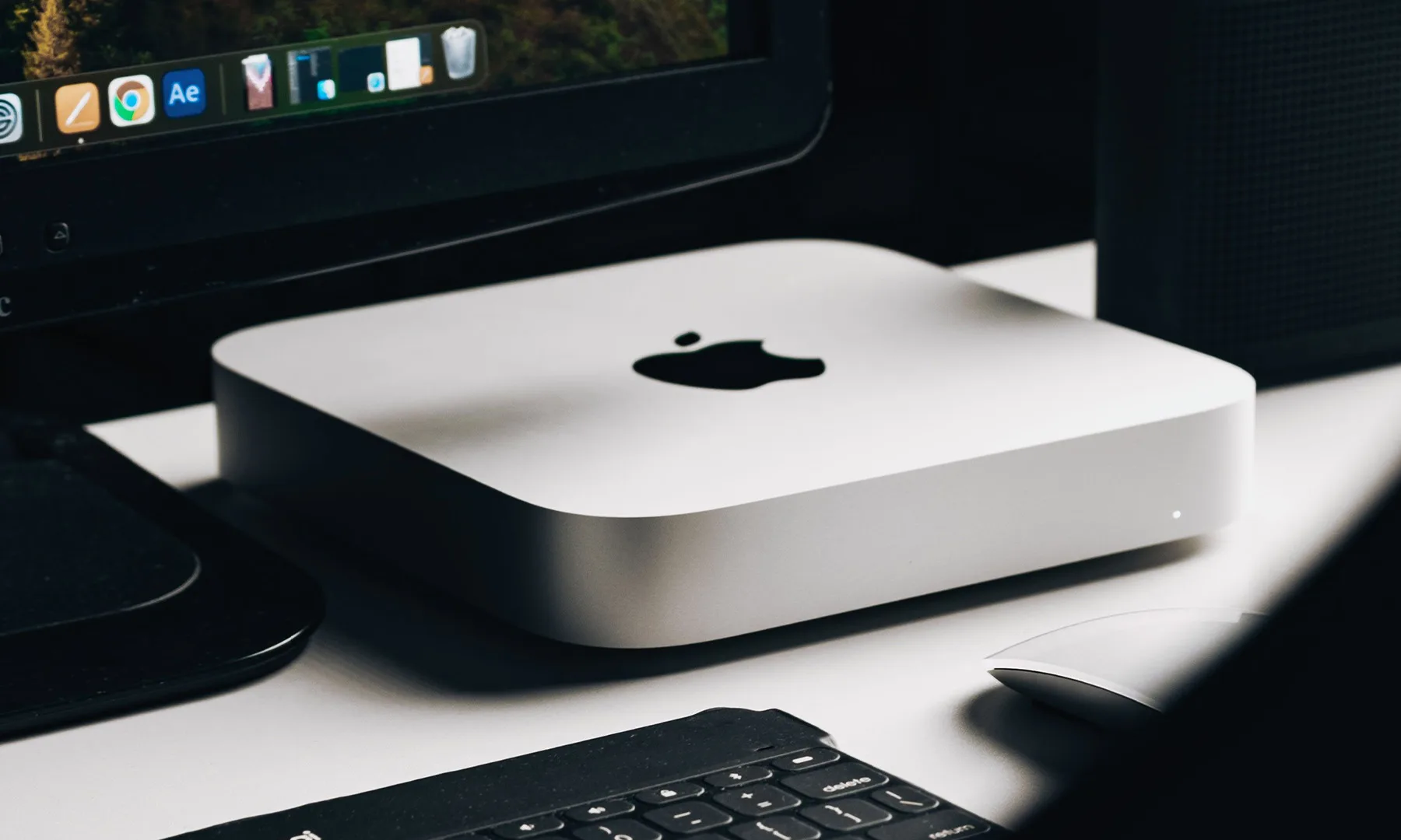 Apple Mac Mini auf einem Schreibtisch