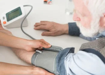 Querschnittstudie: Niedriger Blutdruck ist am stärksten mit Alzheimer assoziiert – News – Deutsches Ärzteblatt