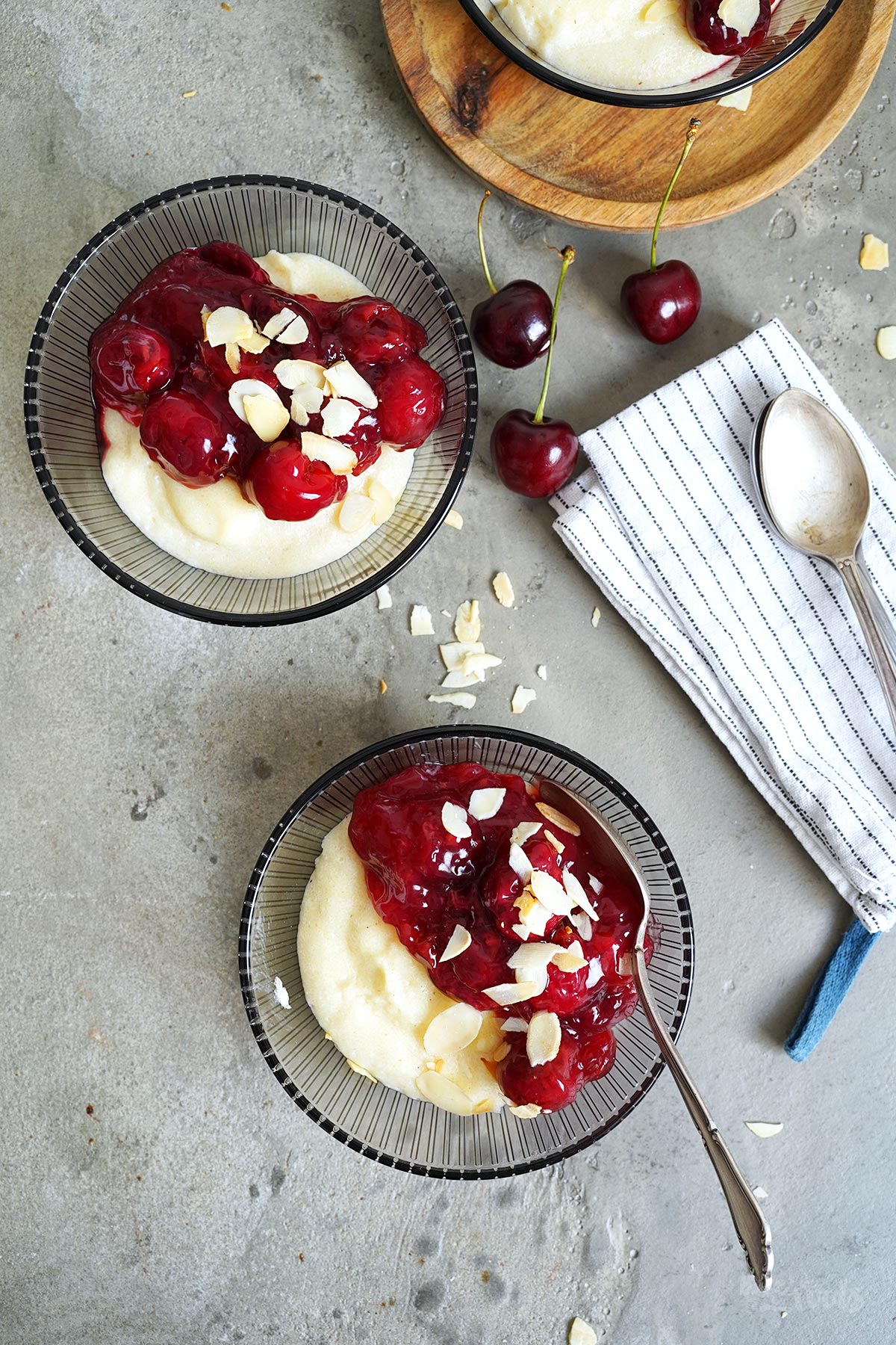 Grießflammeri mit Kirschkompott | Bake to the roots