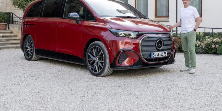 Mercedes VLE first drive: Luxury electric travel with 800-volt technology and open windows