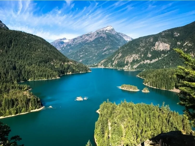 Diablo Lake with vibrant turquoise water caused by glacial melt. Photo by RC Victorino, Unsplash