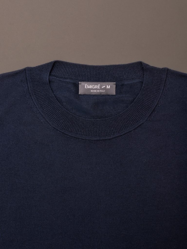 Discover Émigré's Smart H2DRY™ Merino Summer Essentials 4 Chair Merino Polo