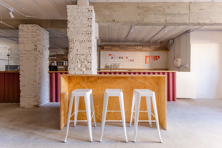 Cença Pizza Bar / IN arq+design - Interior Photography, Kitchen, Wood, Chair