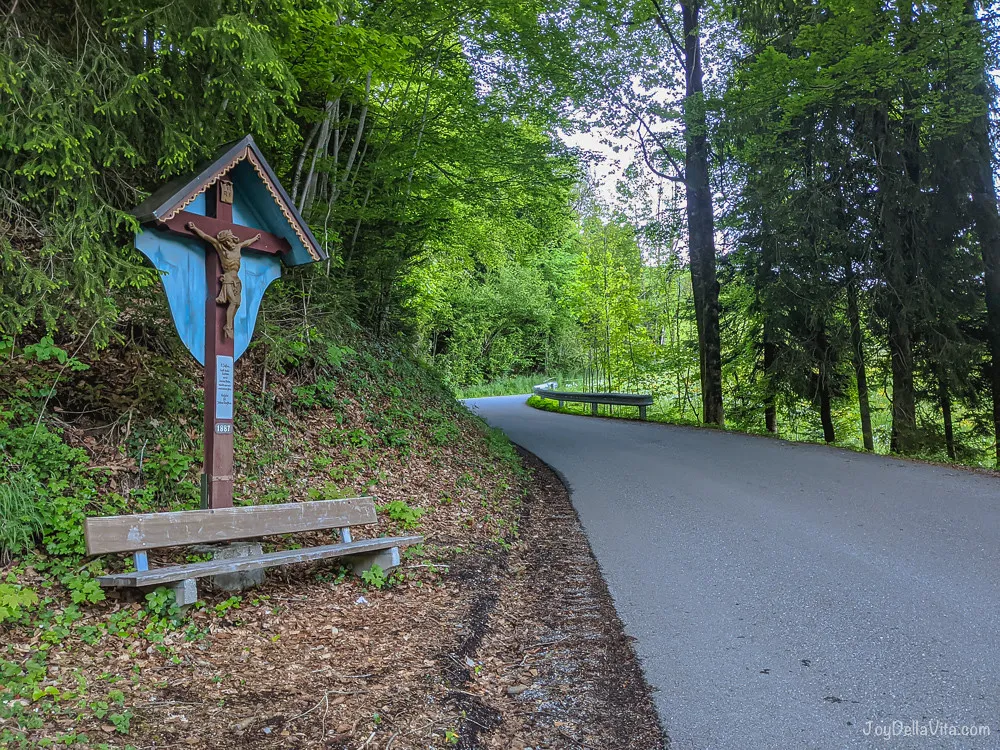 4.5 km evening hike to Theresienkapelle in Ratzen from Schwarzenberg 10 jesus christ catholic symbol vorarlberg austria
