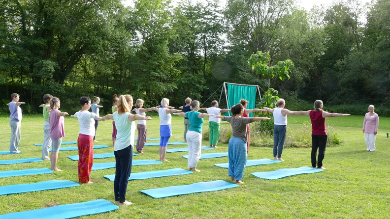BenefitYoga®-Jahresgruppe 2026/27 – Dein Weg zu mehr Tiefe im Yoga - FindeDeinYoga.org