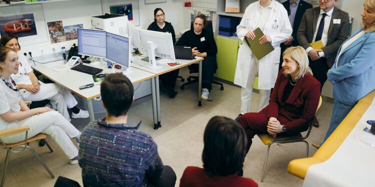 Warken: „Wir wollen die Versorgung von Long-COVID-Betroffenen weiter verbessern“