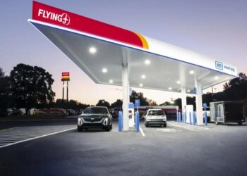 Pilot expands EV charging network to more than 300 locations
