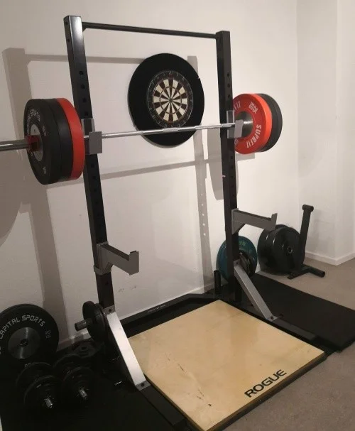 Mein Homegym-Equipment mit meinem Squat-Rack