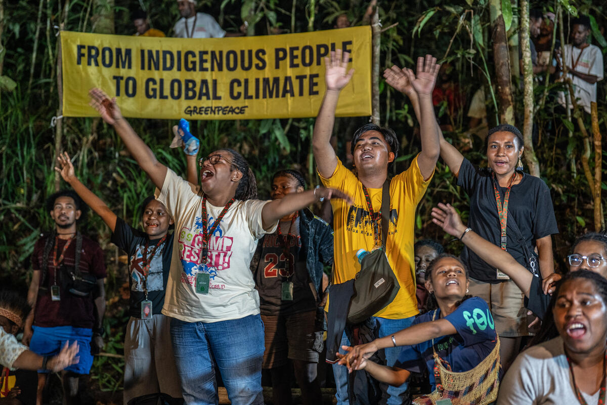 Participants watch the performance during the Forest Defender Camp 2025 in the Sira village forest, at Knasaimos customary area in South Sorong, Southwest Papua. Greenpeace Indonesia holds the second Forest Defender Camp (FDC) from 23-26 September 2025 in Sira’s customary forest of Tehit Tribe Knasaimos area, South Sorong, South West Papua. The FDC is attended by 89 participants, including Papuan Indigenous youths from 7 customary areas around Papua Island, as well as delegations of Indigenous Peoples from the Congo Basin, Amazon, and Borneo.