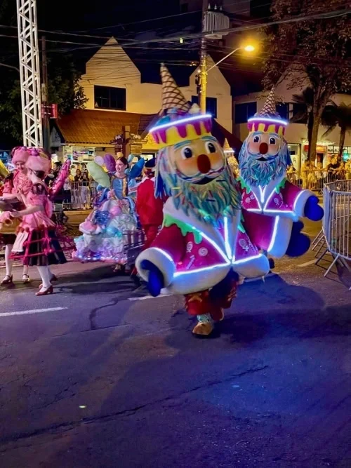 Die Weihnachtsparade von Natal Luz in Gramado, Brasiliens Weihnachtshauptstadt. Foto von Ellen Carter