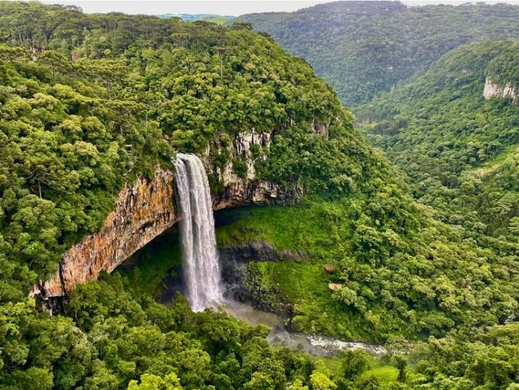 Cascata do Caracol, einer der berühmtesten Wasserfälle Südbrasiliens. Foto von Ellen Carter