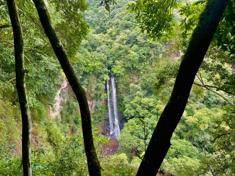 Cachoeira do Trombão, einer von vier Wasserfällen entlang der Wanderwege im Ecoparque Sperry. Foto von Ellen Carter