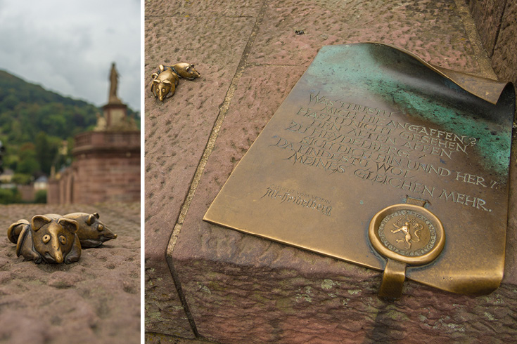 Neben der Gedenktafel sind 2 Mäuse zu sehen, die das kreative „Handwerk“ von Prof. Gernot Rumpf darstellen, der die Affenskulptur und viele weitere Skulpturen und Brunnen in ganz Deutschland geschaffen hat.