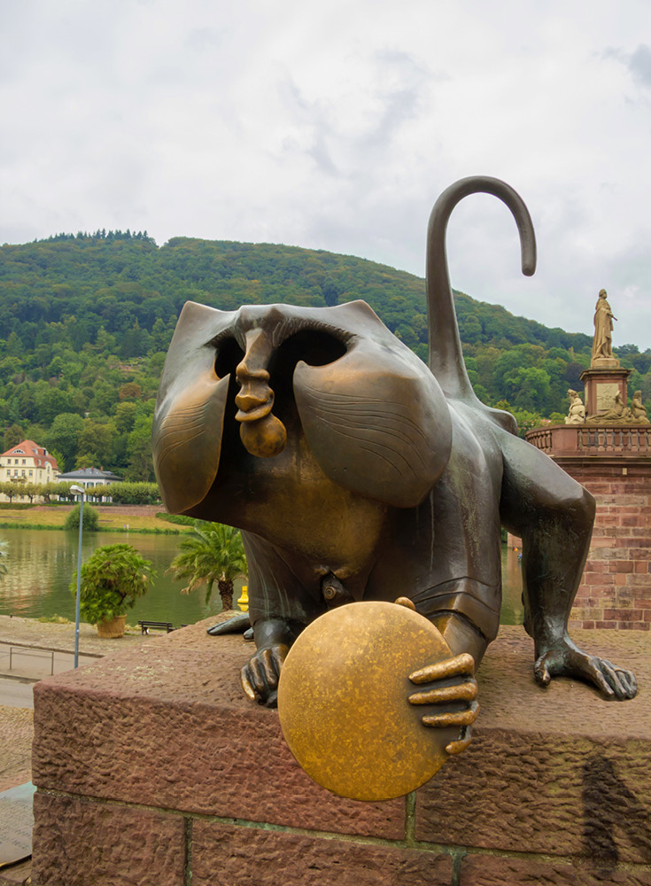 Bronzene Affenskulptur, 1979 von Professor Gernot Rumpf nachgebaut