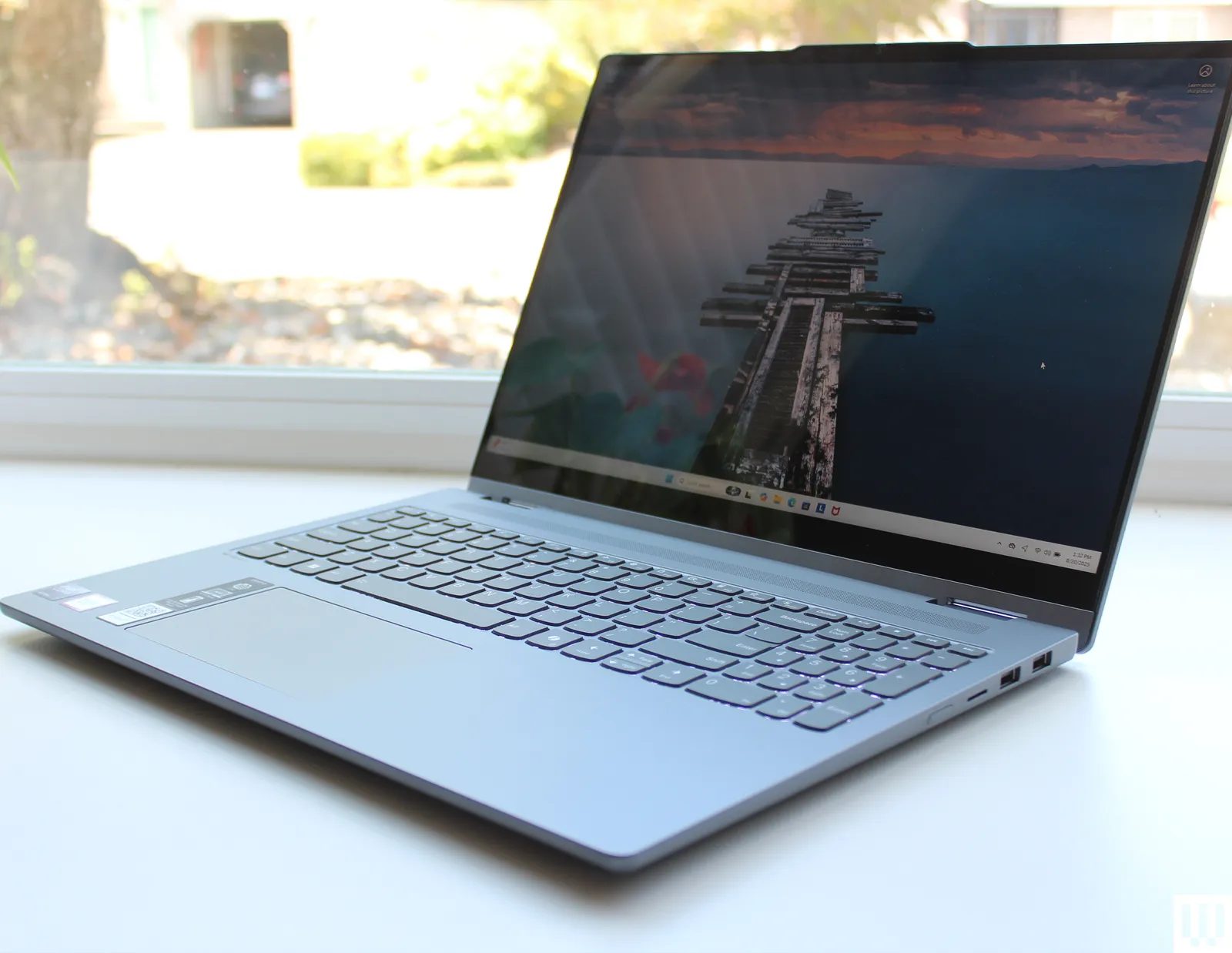 Das Bild kann Computerelektronik, Laptop, PC, Computerhardware, Computertastatur, Hardware, Monitor und Bildschirm enthalten