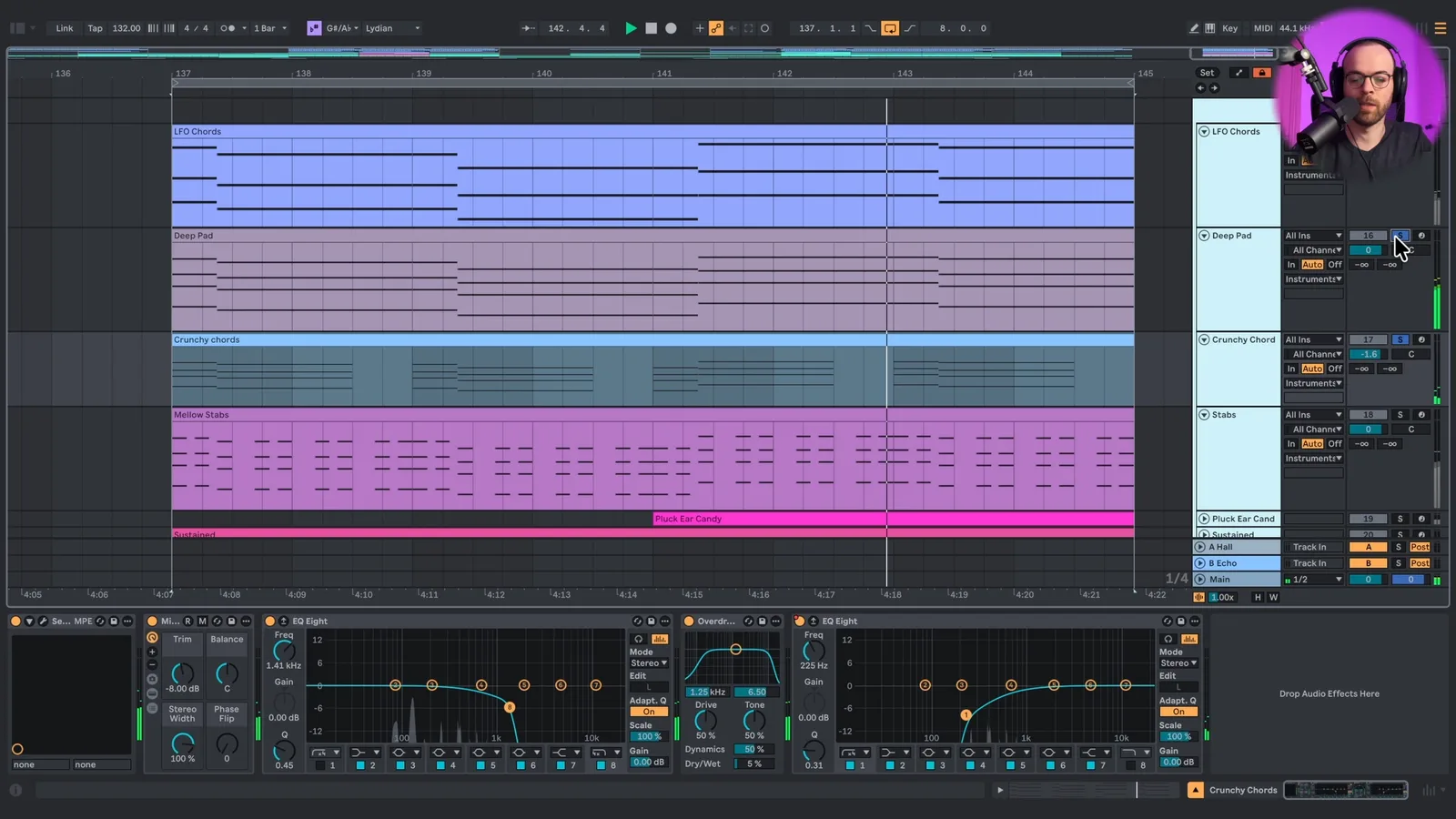 Überlagerte melodische House-Pads und Stabs im Ableton-Arrangement