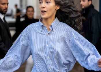 Model Street Style Giambattista Valli FW25 Paris Fashion Week